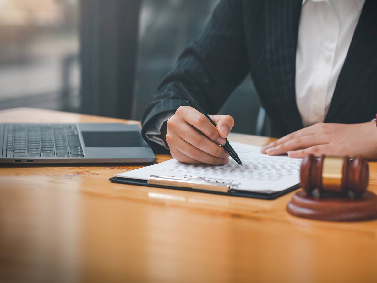 Cargos a exfuncionarios de 4-72 por presunta omisión en contrato de 16 mil millones