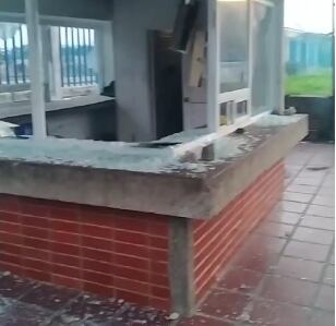 Así quedó la garita de los vigilantes. Foto: cortesía