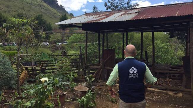 Imágenes de la Defensoría del Pueblo en la vereda La Cominera, en Corinto, Cauca, donde se produjo el crimen de Cecilia Coicué.
