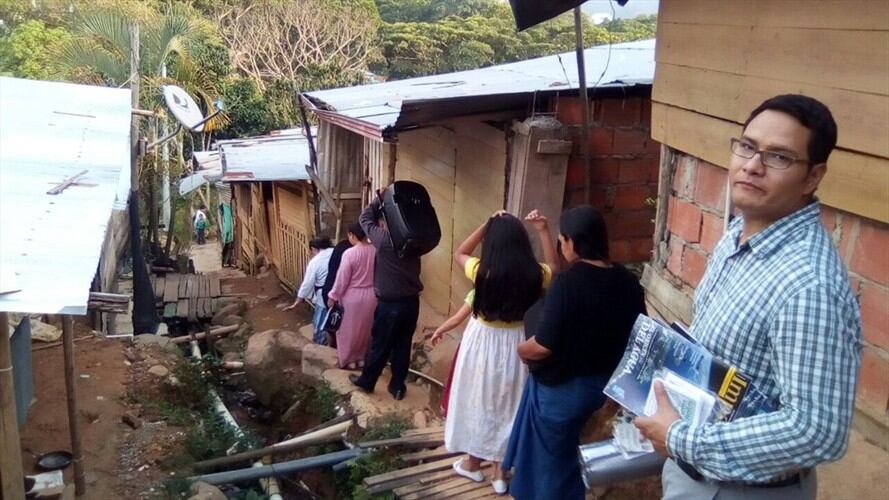Una vivienda colapsada y problemas en la movilidad dejan las lluvias en Floridablanca. Foto: Cortesía Jhon Gómez