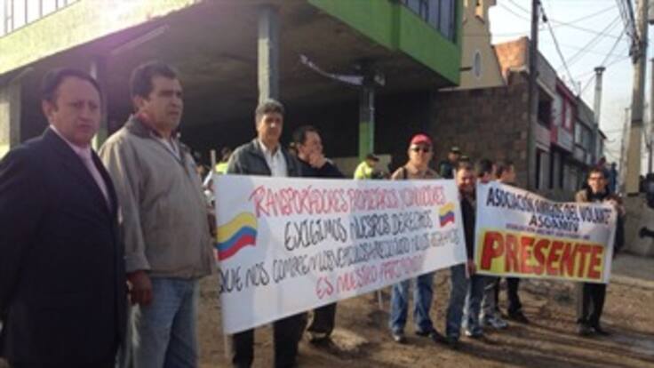 Pequeños transportadores realizan paro en Soacha