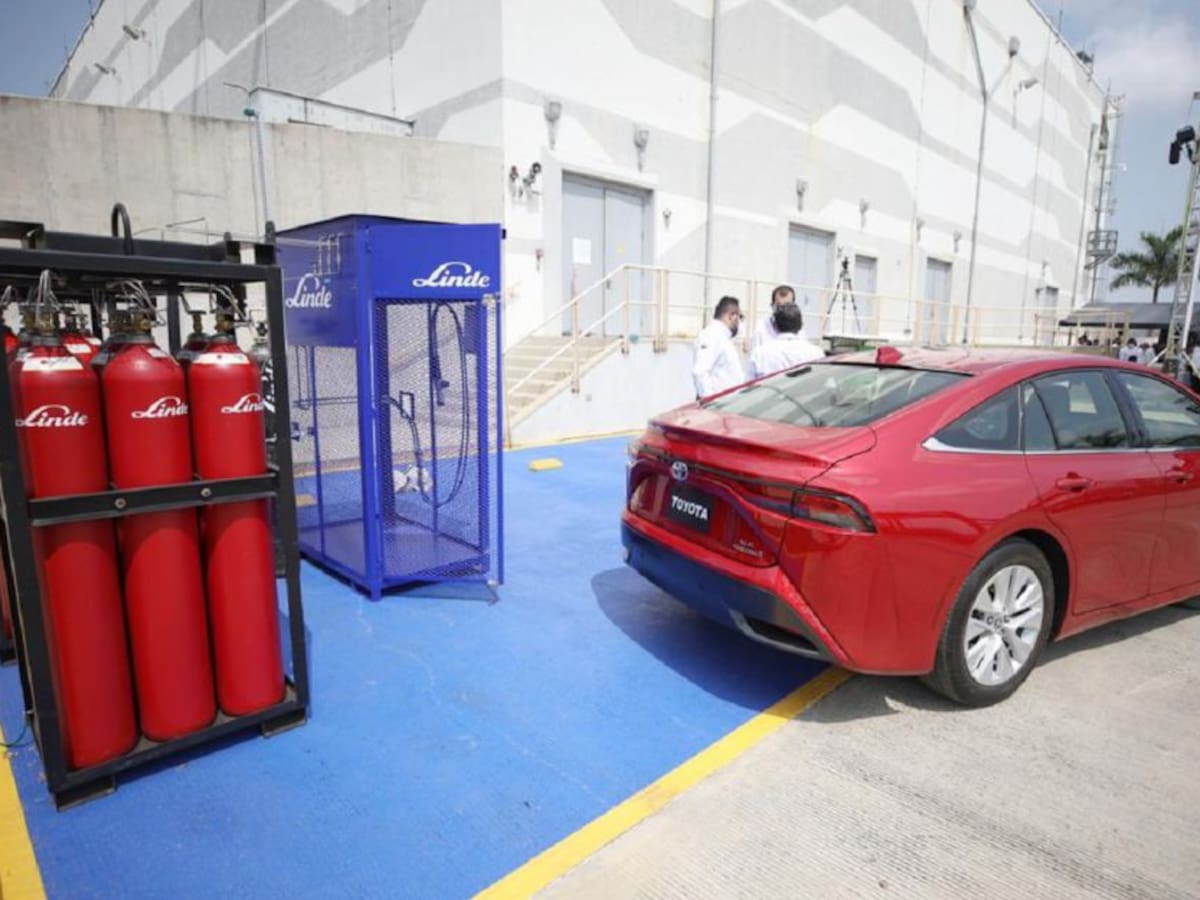 Duque condujo primer carro con hidrógeno verde en Cartagena