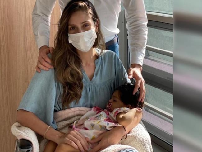 Muestran a hija del alcalde de Medellín totalmente recuperada