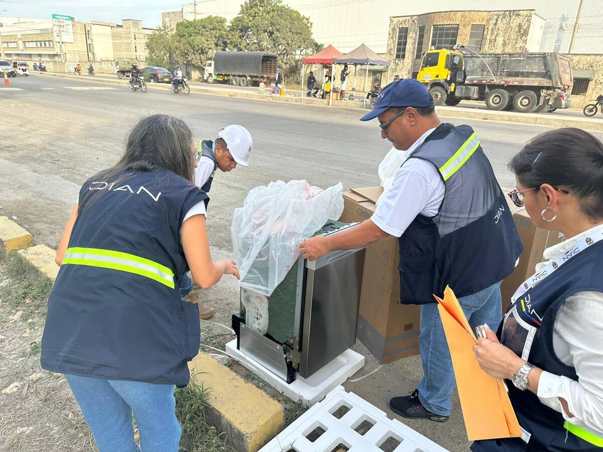 Con ‘Plan Navidad’, DIAN tiende cerco al contrabando en Cartagena durante temporada decembrina