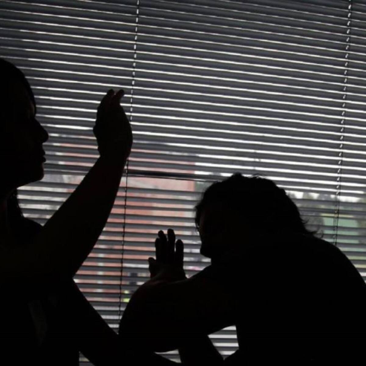 16 meses de prisión para una mujer por el delito de violencia intrafamiliar