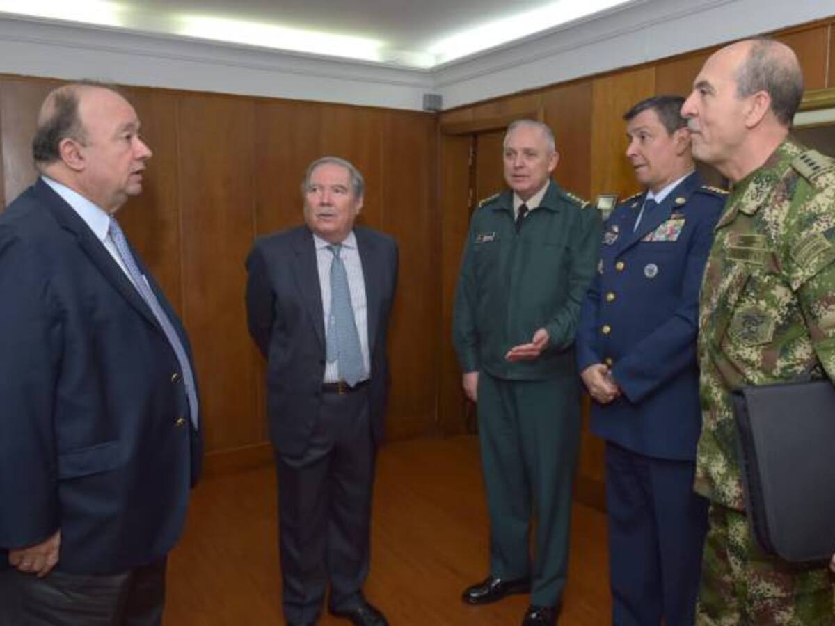 Villegas y Botero se reunieron para empalme del sector defensa