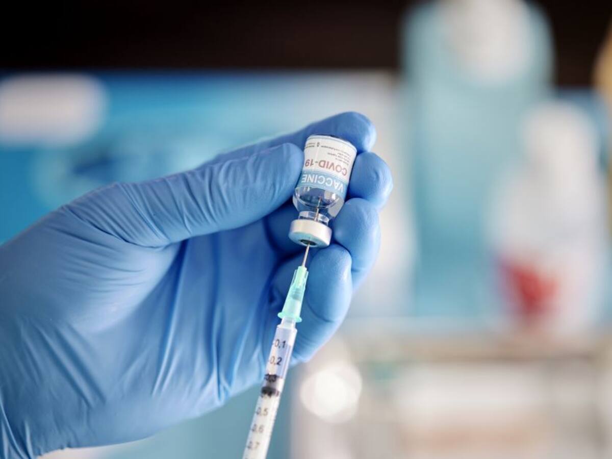 Los vacunadores contra el COVID los héroes del 2021