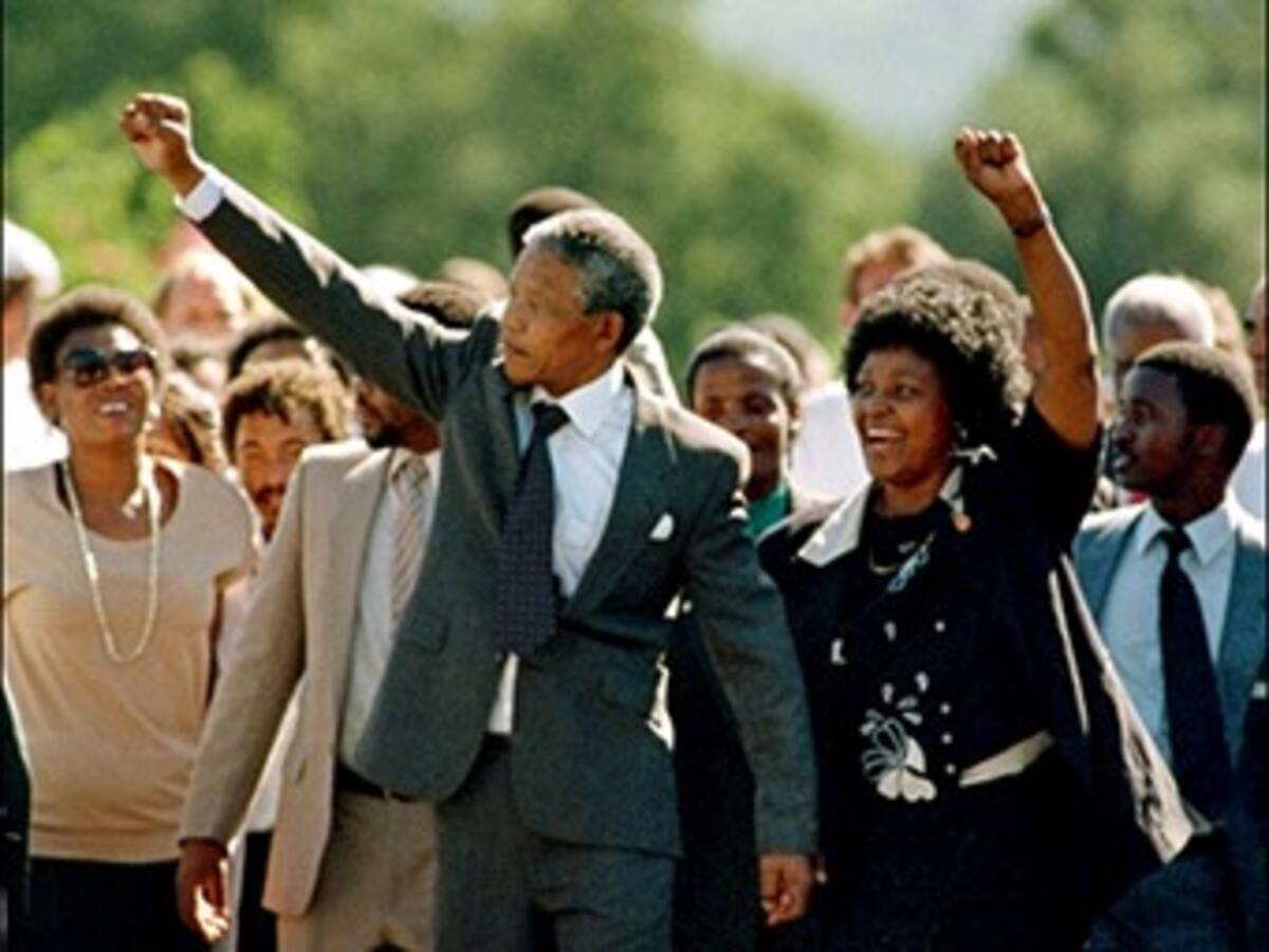 Miles de seguidores celebran un tenso 31 aniversario de la Revolución iraní
