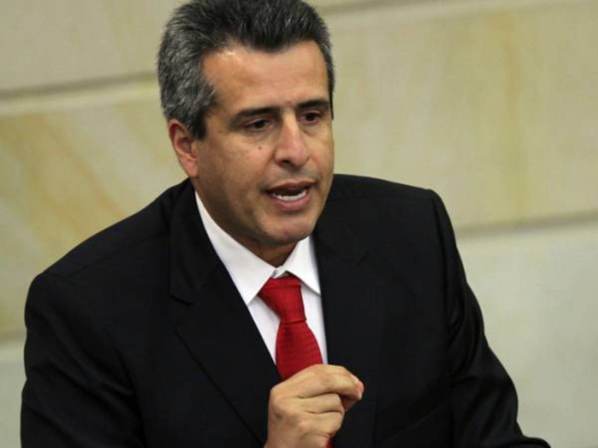 Santos no está presionando a la Corte Constitucional: Velasco