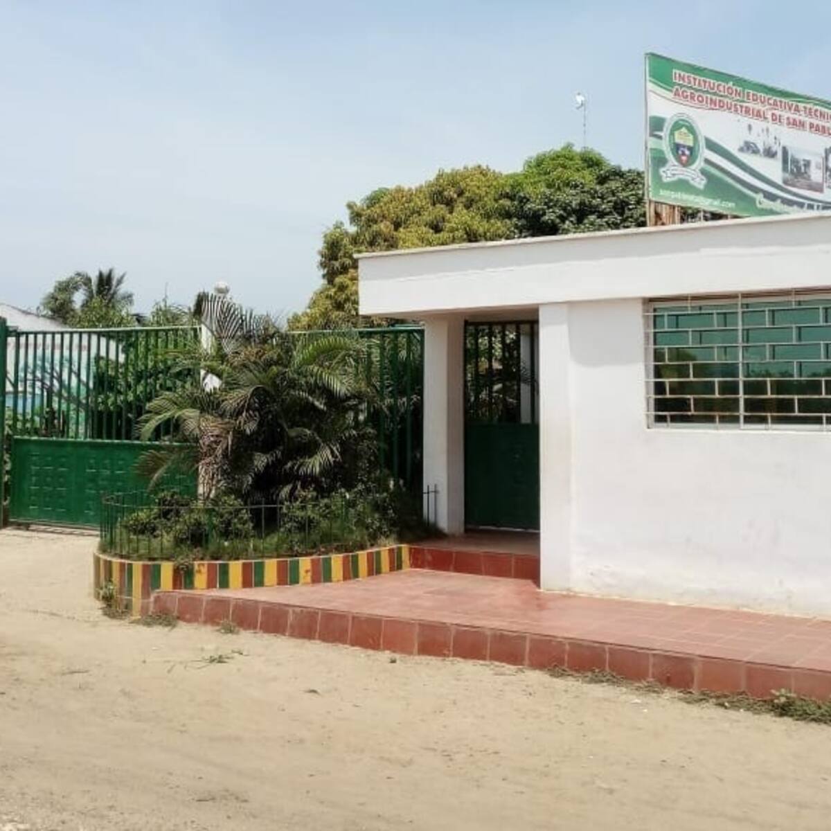 Denuncian presuntos cobros ilegales a padres de familia de un colegio para obras