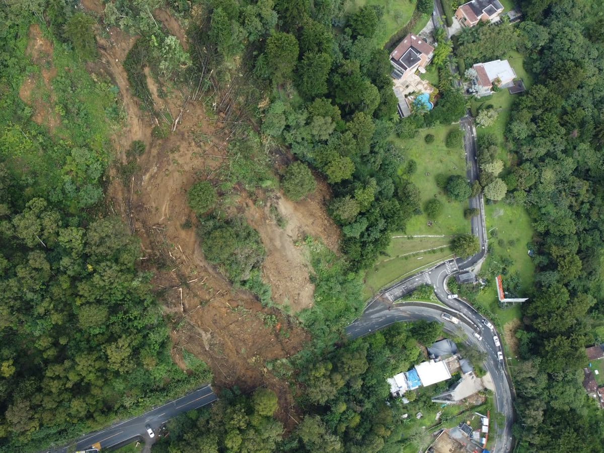 En el derrumbe de la Loma de Los Balsos evacuaron 10 casas de manera temporal