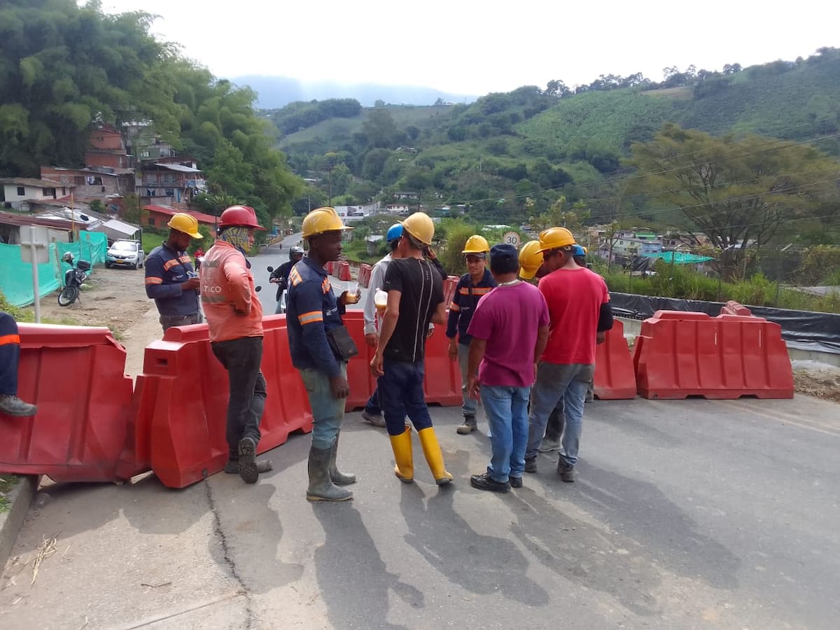 No hay derecho, 48 días sin pago de salario a obreros de doble calzada Armenia - Calarcá