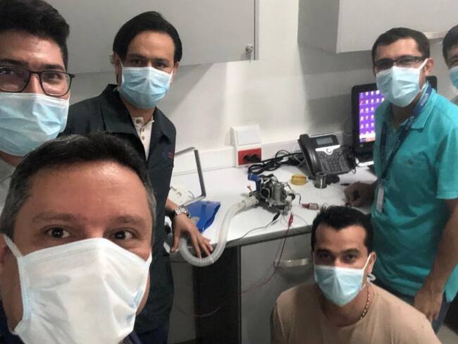 Médicos e ingenieros crean respiradores para contagiados con Covid-19