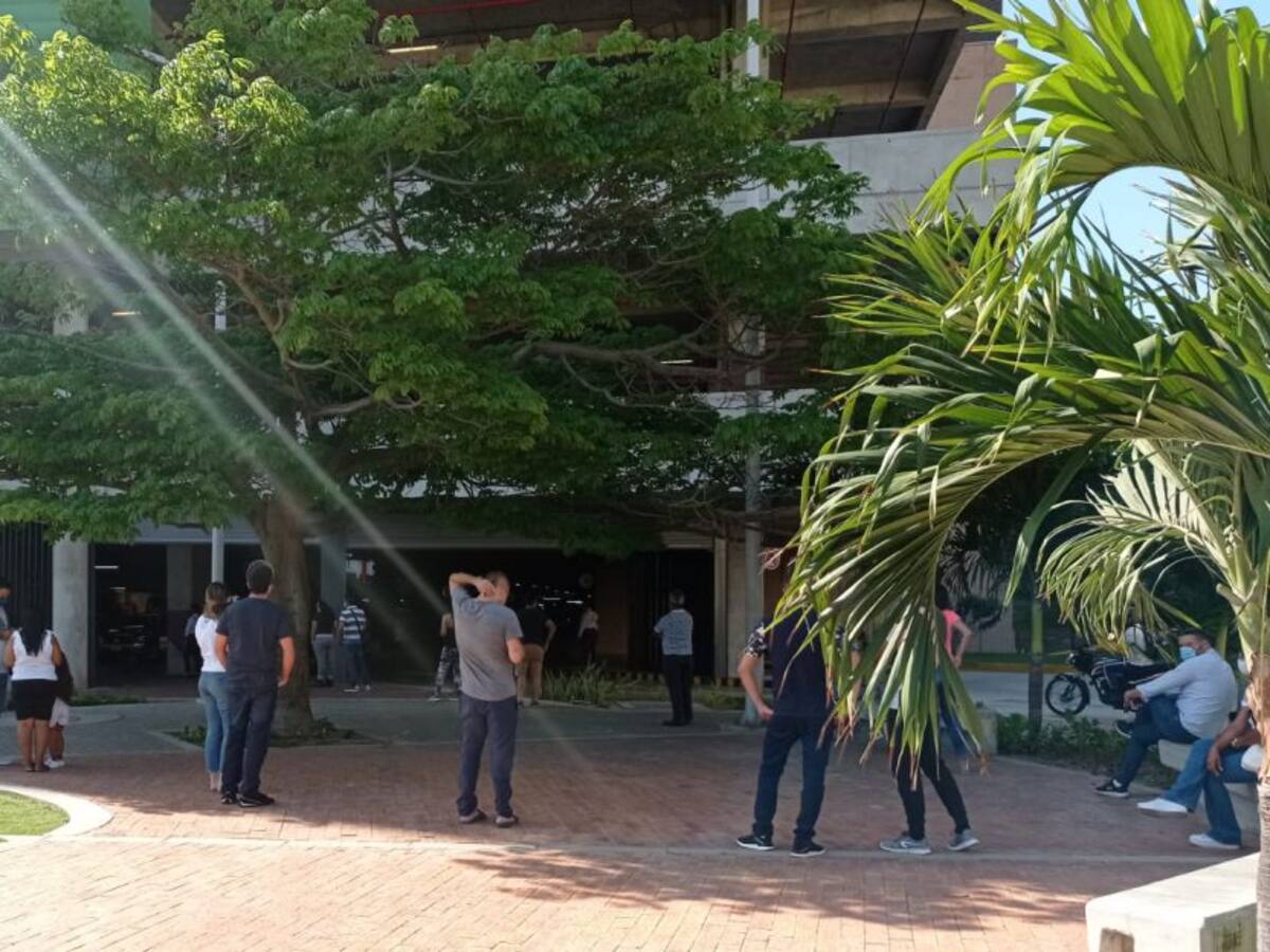 Reportan largas filas para toma de muestras COVID-19 en Barranquilla