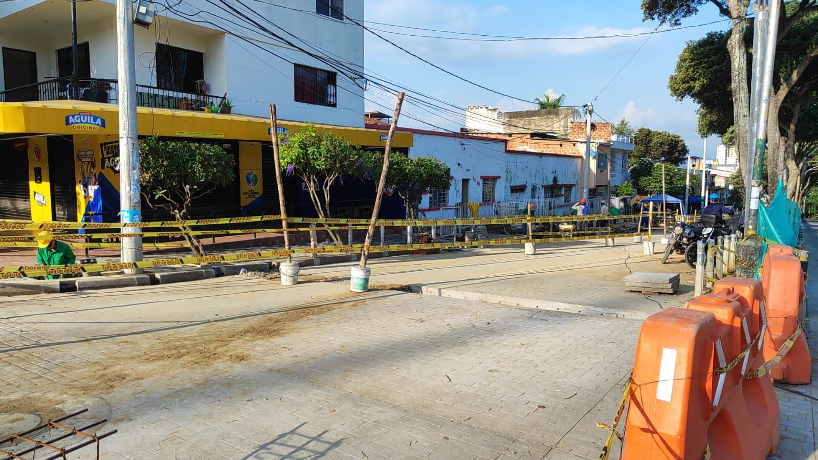 Cierre en calle estudiantil de Bucaramanga dejó en quiebra los negocios.