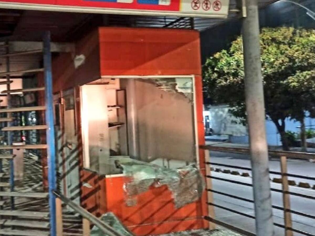 Cinco estaciones de Transmetro son vandalizadas