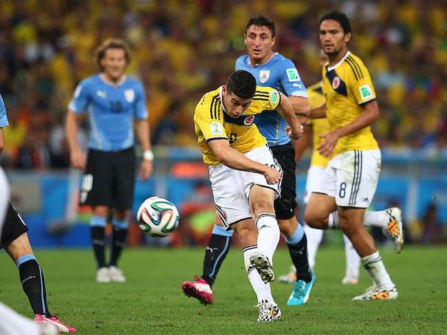 Momento del recordado gol de James Rodríguez a Uruguay en el Mundial 2014 / Getty Images