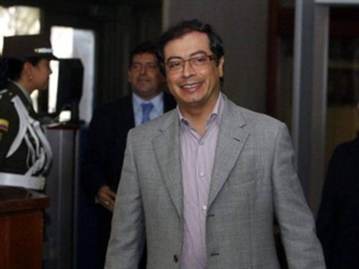 Petro propondría un aumento de salario para la Policía Nacional