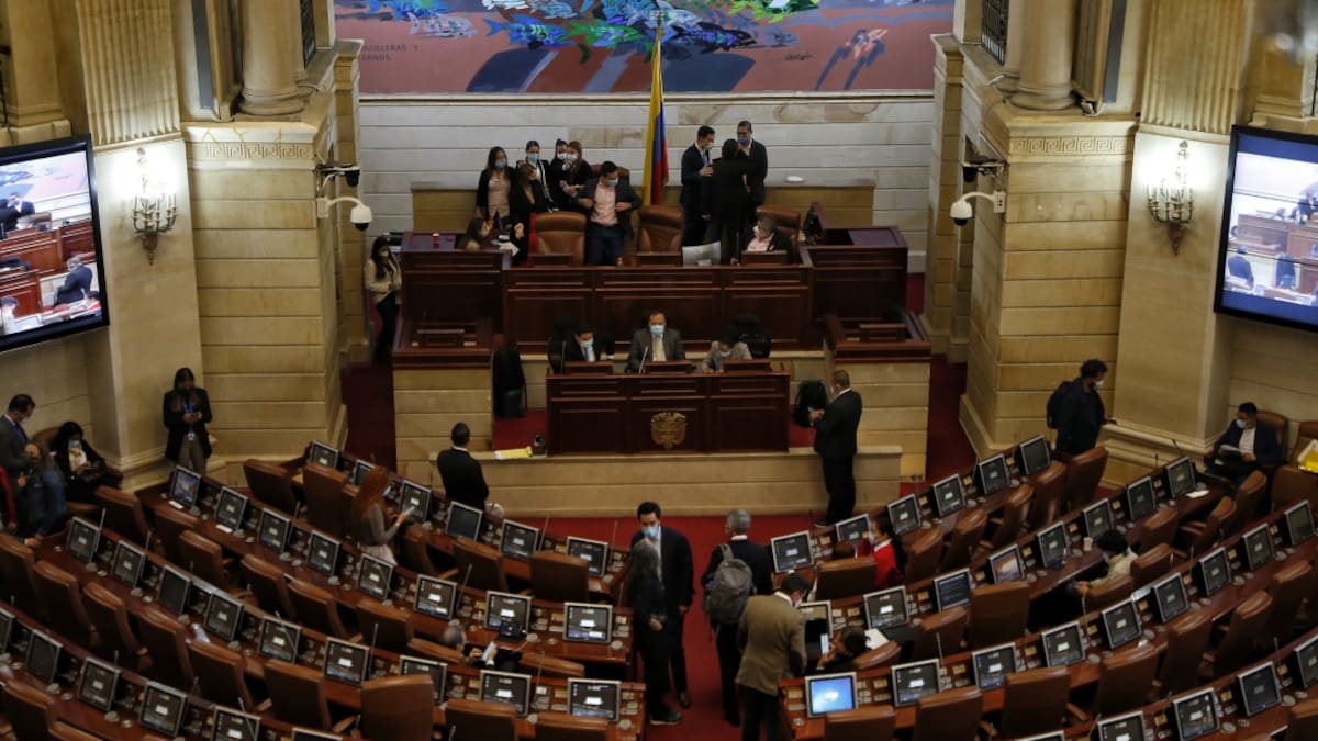 Tras 51 días, proyecto que reduce vacaciones de Congreso seguirá su trámite