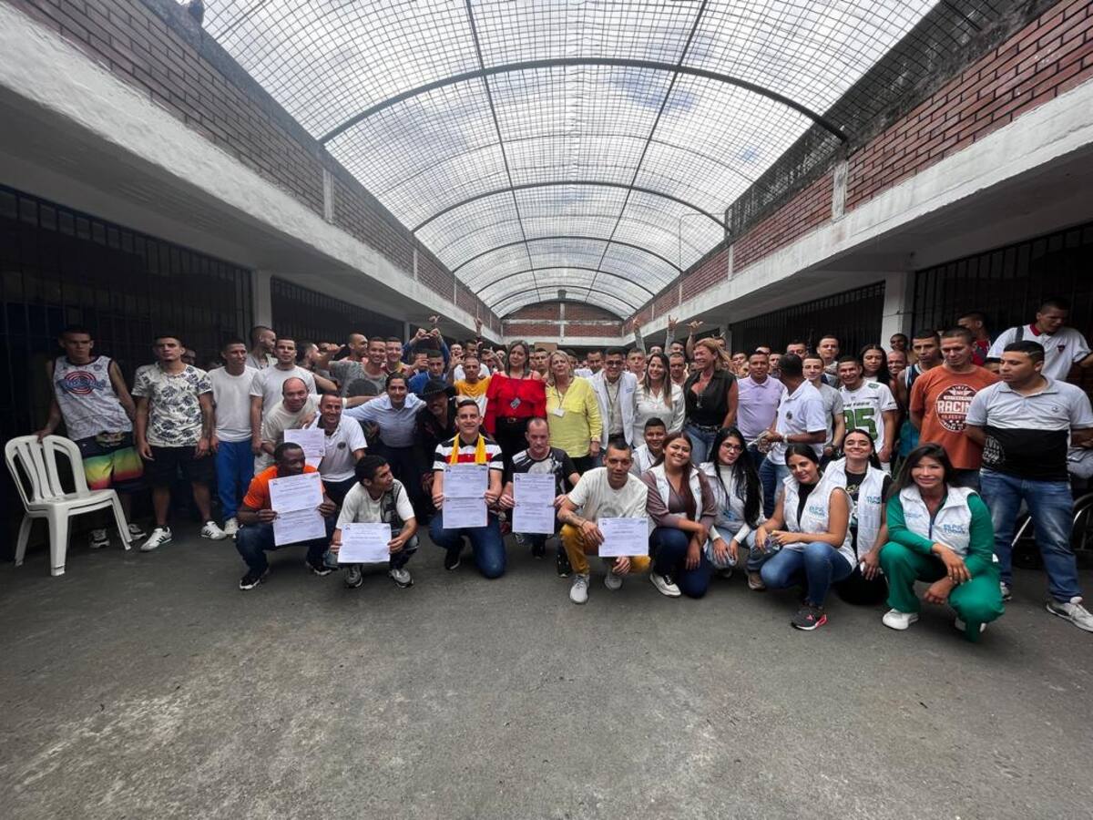 14 Reclusos de la cárcel San Bernardo de Armenia demostraron su talento musical