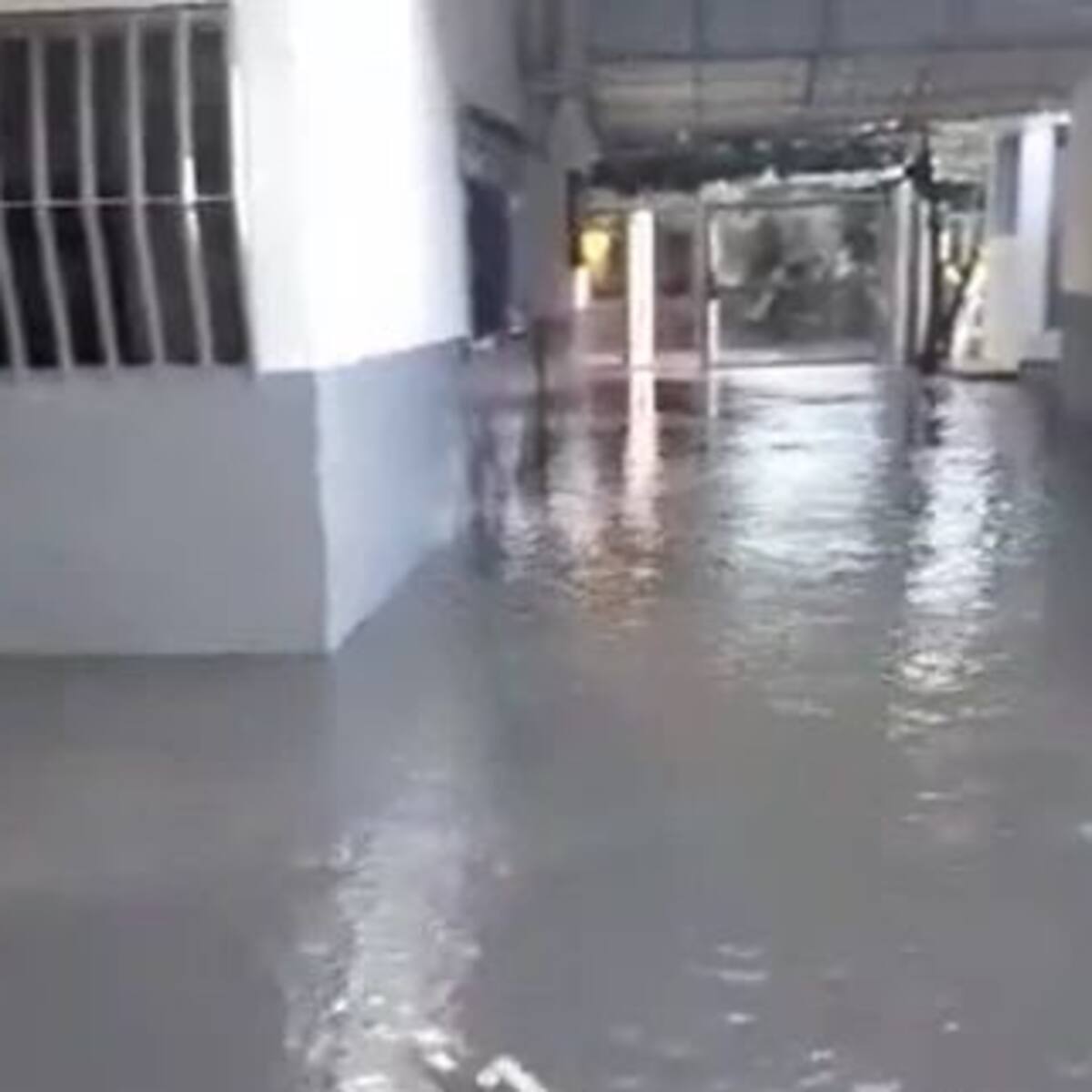 Más de 600 niños dejaron de ir a clase por inundación en colegio