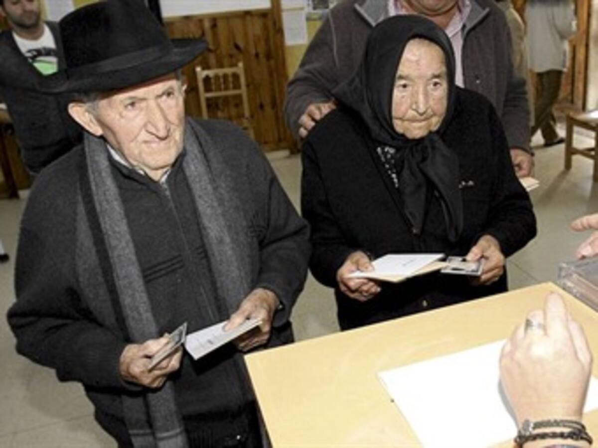 Un matrimonio de ancianos españoles llega a los 103 años, 78 de ellos casados
