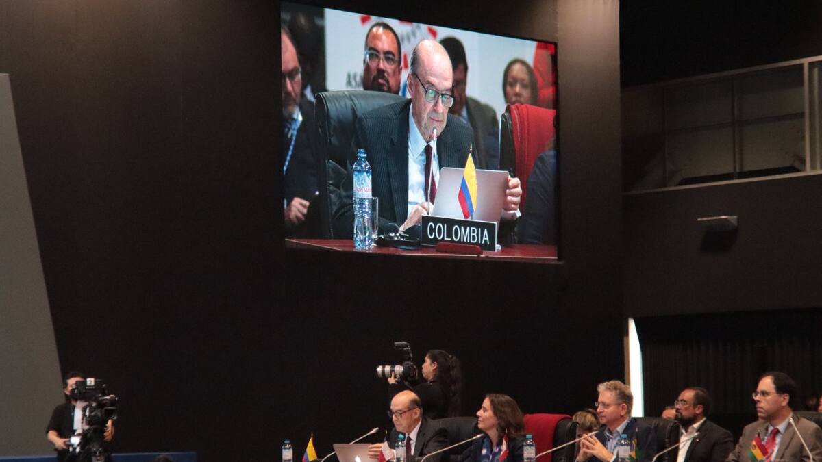 Canciller Leyva criticó política exterior de expresidente Duque