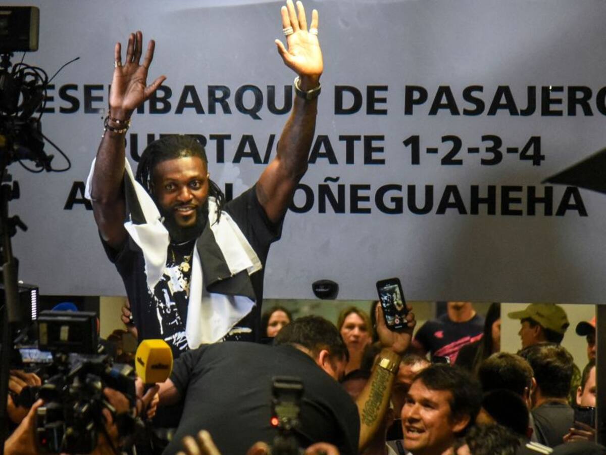 Emmanuel Adebayor abandonó Paraguay y se quedó ‘atrapado’ en Benín