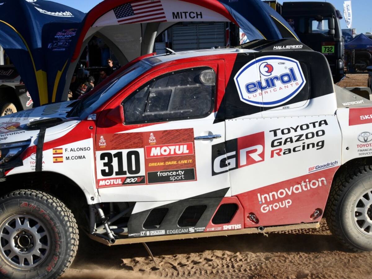 Sainz asumió el liderato en coches y Alonso brilló en tercer día del Rally