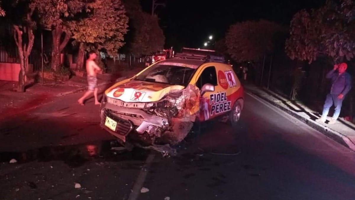 La camioneta de un candidato en Santander resultó implicada en aparatoso accidente