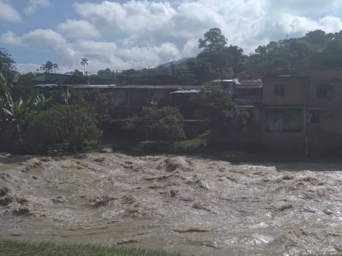 Sector de la María, Calarcá afectado por creciente de río Quindío