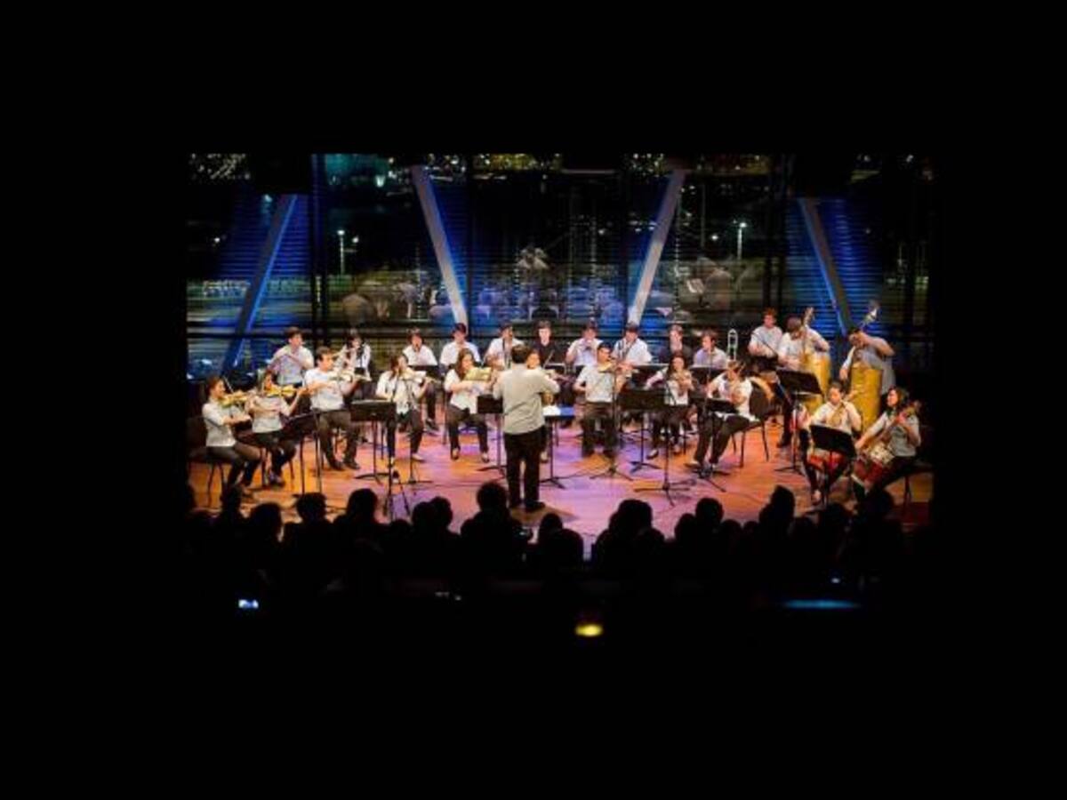 “El mundo nos envía basura, nosotros le devolvemos música”, Favio Chávez