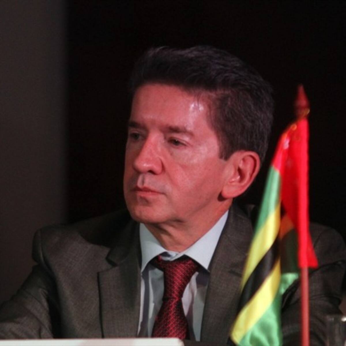 Exgobernador Luis Pérez acepta que participó en reuniones sobre lote Aguas Vivas
