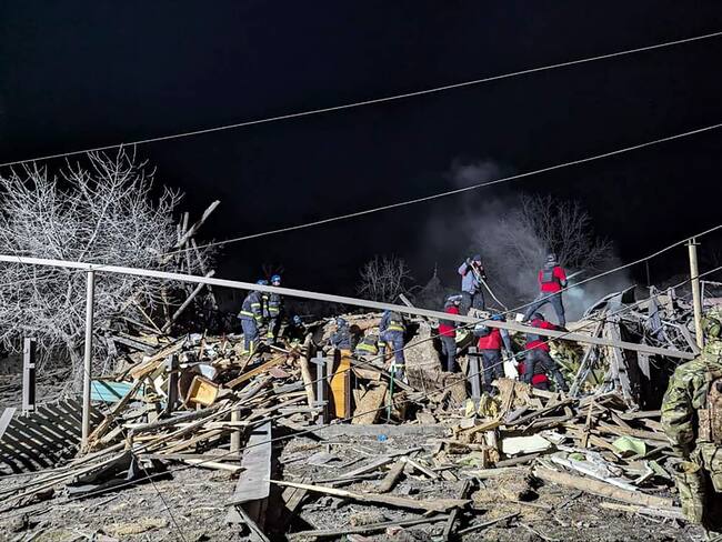 Bombardeo ruso en Ucrania deja un saldo de cinco niños fallecidos