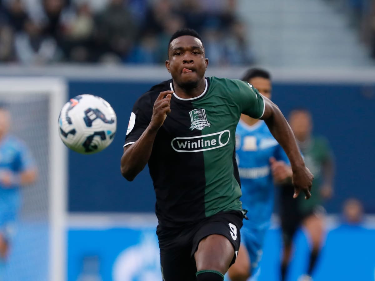 Jhon Córdoba se consolida como el mejor delantero colombiano de la temporada y sueña con el Mundial