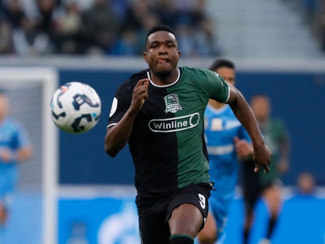 Jhon Córdoba se consolida como el mejor delantero colombiano de la temporada y sueña con el Mundial