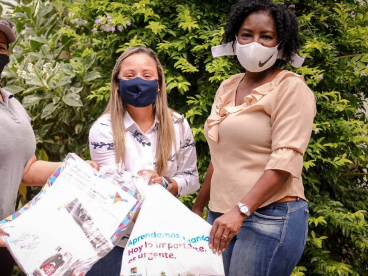 Alcaldía de Cartagena entregó 526 kits escolares en siete instituciones