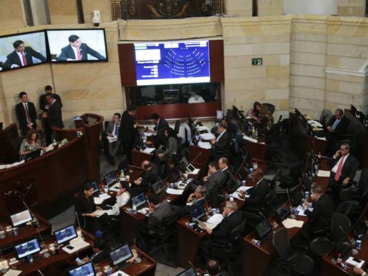 Cámara de Representantes pidió a Policía inmovilizar 65 carros que aún están sin traspaso