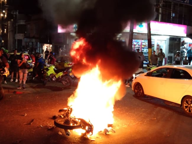 Moto quemada en Ibagué