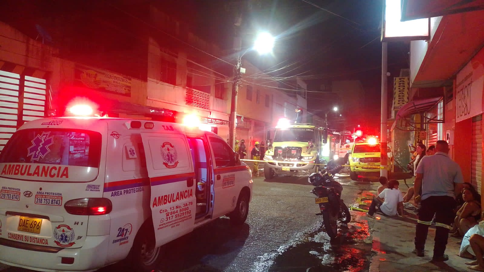 Incendio ocurrido en la madrugada en el centro de la capital huilense.