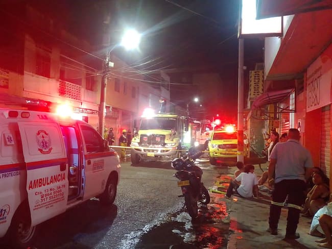 Incendio ocurrido en la madrugada en el centro de la capital huilense.