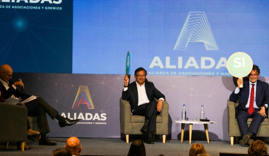 En la dinámica de Si y No, el precandidato del Pacto Histórico dudó al responder si reconocería el resultado electoral de las presidenciales.