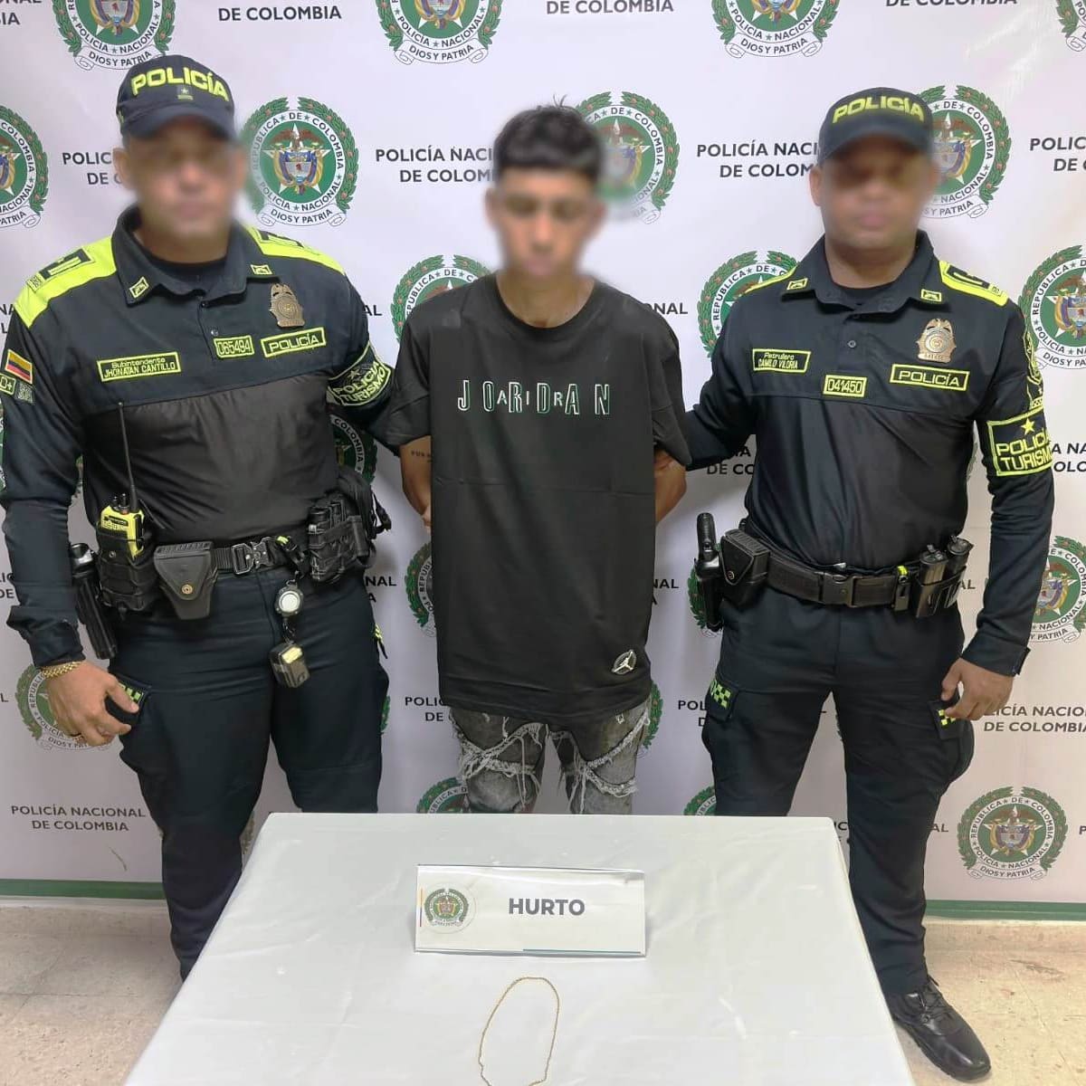 Policía recupera cadena de oro en Cartagena y captura a presunto delincuente