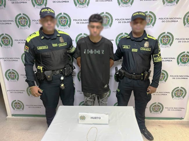 Policía recupera cadena de oro en Cartagena y captura a presunto delincuente