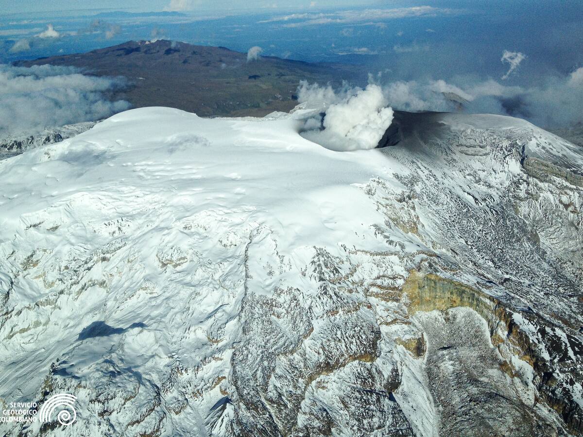 Actividad del Volcán Nevado del Ruiz continúa en nivel naranja e inestable