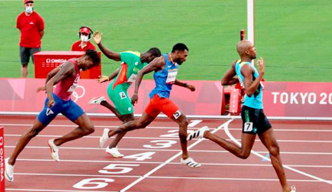 Anthony Zambrano en los 400 metros de los Juegos Olímpicos Tokio 2020