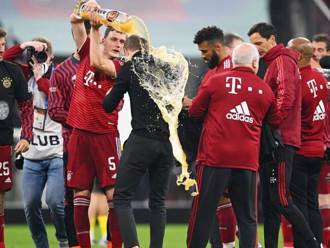 Los jugadores del Bayern Múnich festejan con Nagelsmann el décimo título consecutivo de la Bundesliga.
