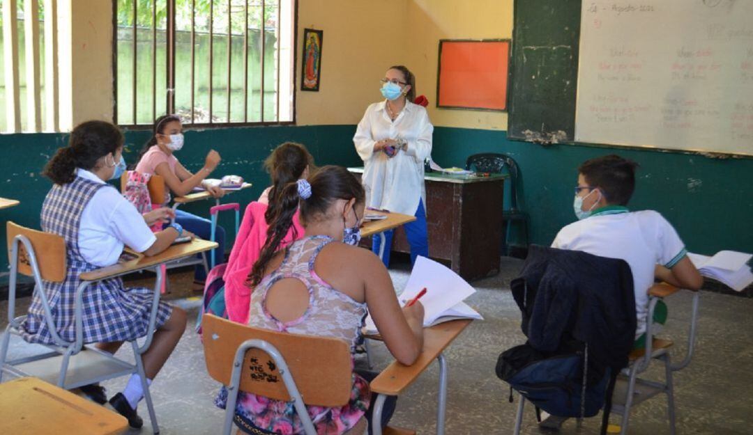 La mezcla de medicamentos con bebidas alcohólicas pone bajo la lupa a las instituciones educativas.  