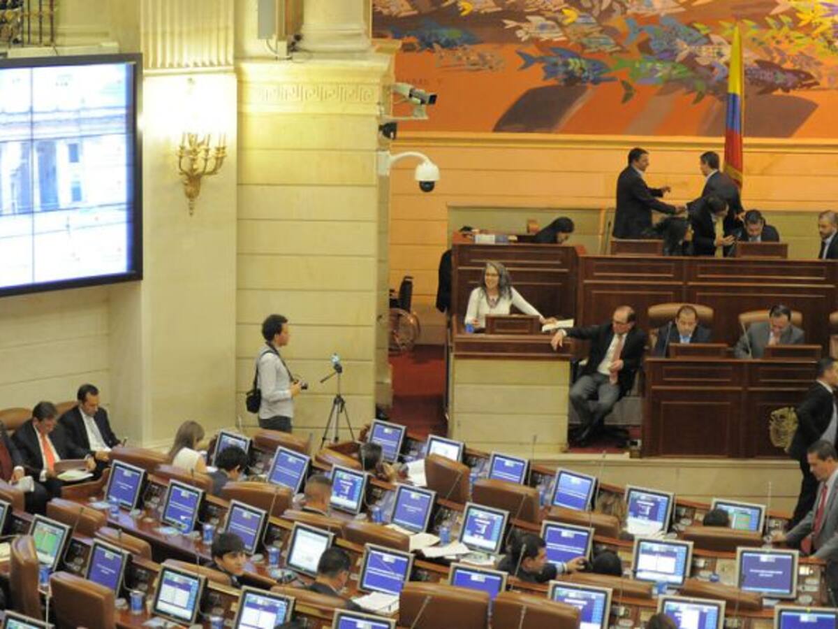 Alcaldes y gobernadores se quedarían en sus cargos hasta 2022