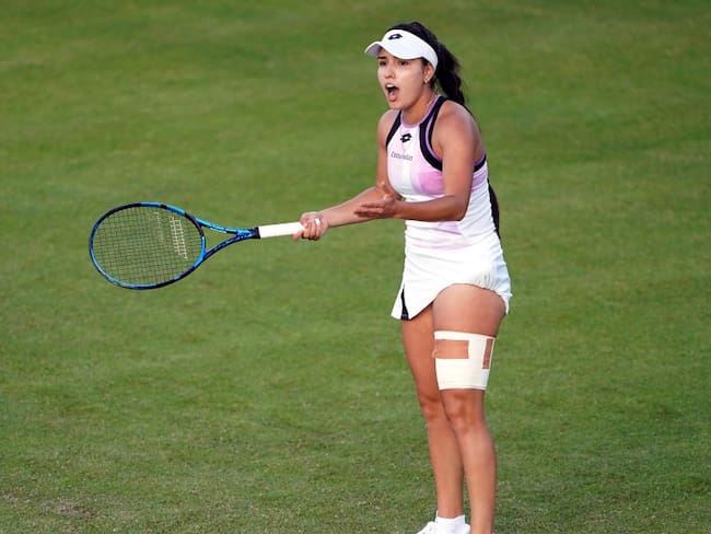 María Camila Osorio haciendo su debut en terreno de césped en el WTA 250 de Nottingham